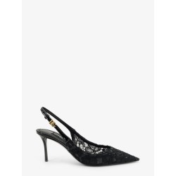 Lace décolleté
