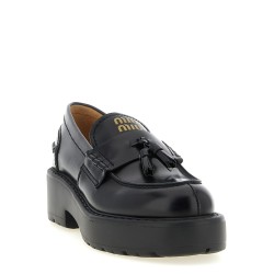 Loafers with tassels