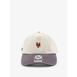 Cotton hat with embroidered logo on the front