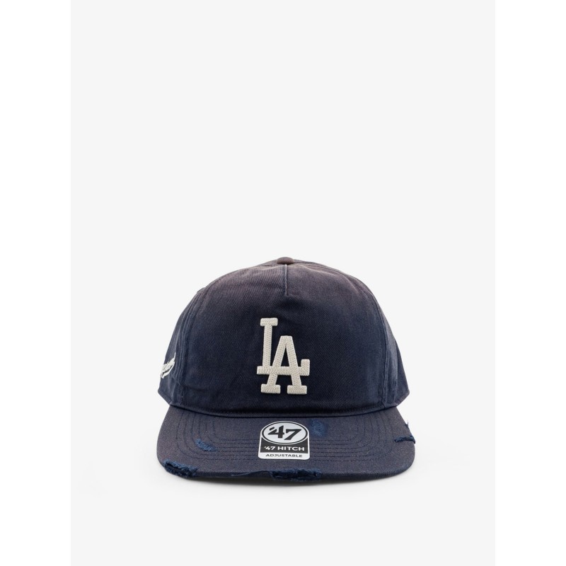 Cotton hat with embroidered logo on the front