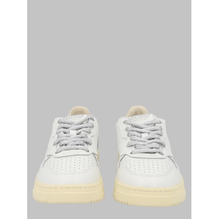SNEAKER "MEDALIST LOW"