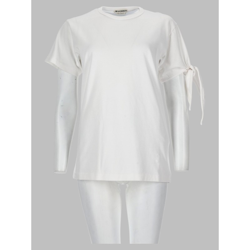 t-shirt con manica annodata