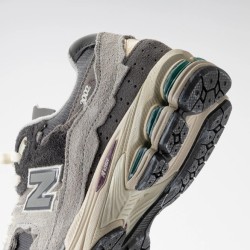 Sneakers M2002RDA