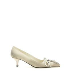 Leather pumps with laces