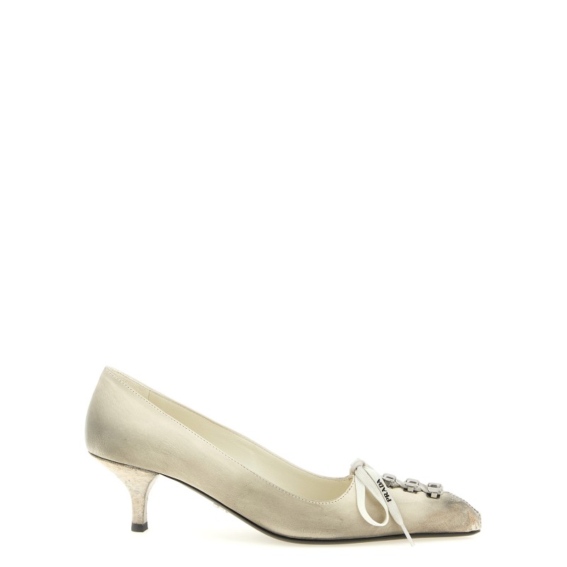 Leather pumps with laces
