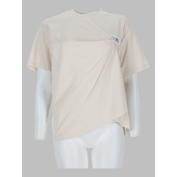 t-shirt con drappeggio e patch logo