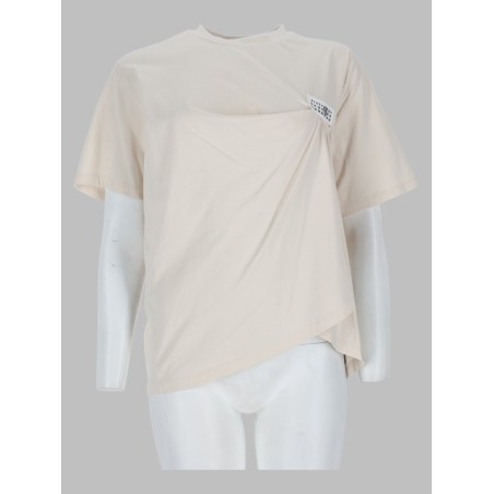 t-shirt con drappeggio e patch logo