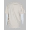 t-shirt con drappeggio e patch logo