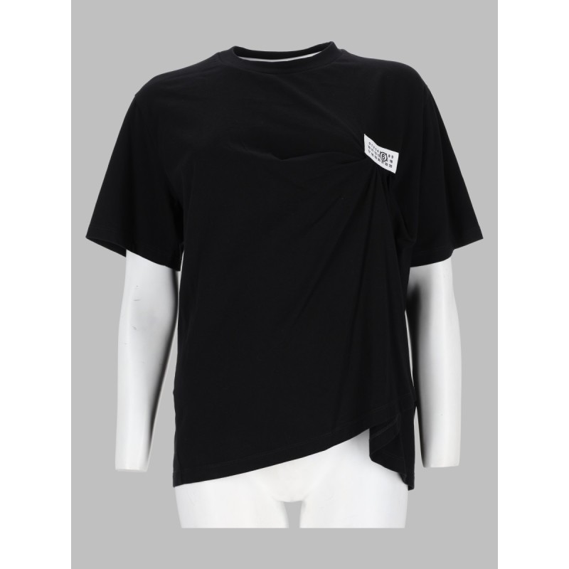 t-shirt con drappeggio e patch logo
